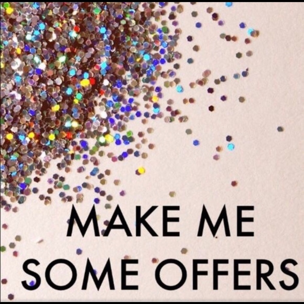 Open to offers on anything in my closet✨🖤